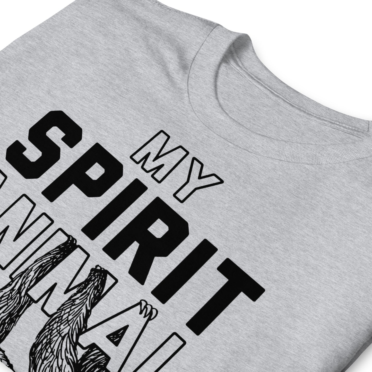 detalle de camiseta mi espiritu animal perezoso gris
