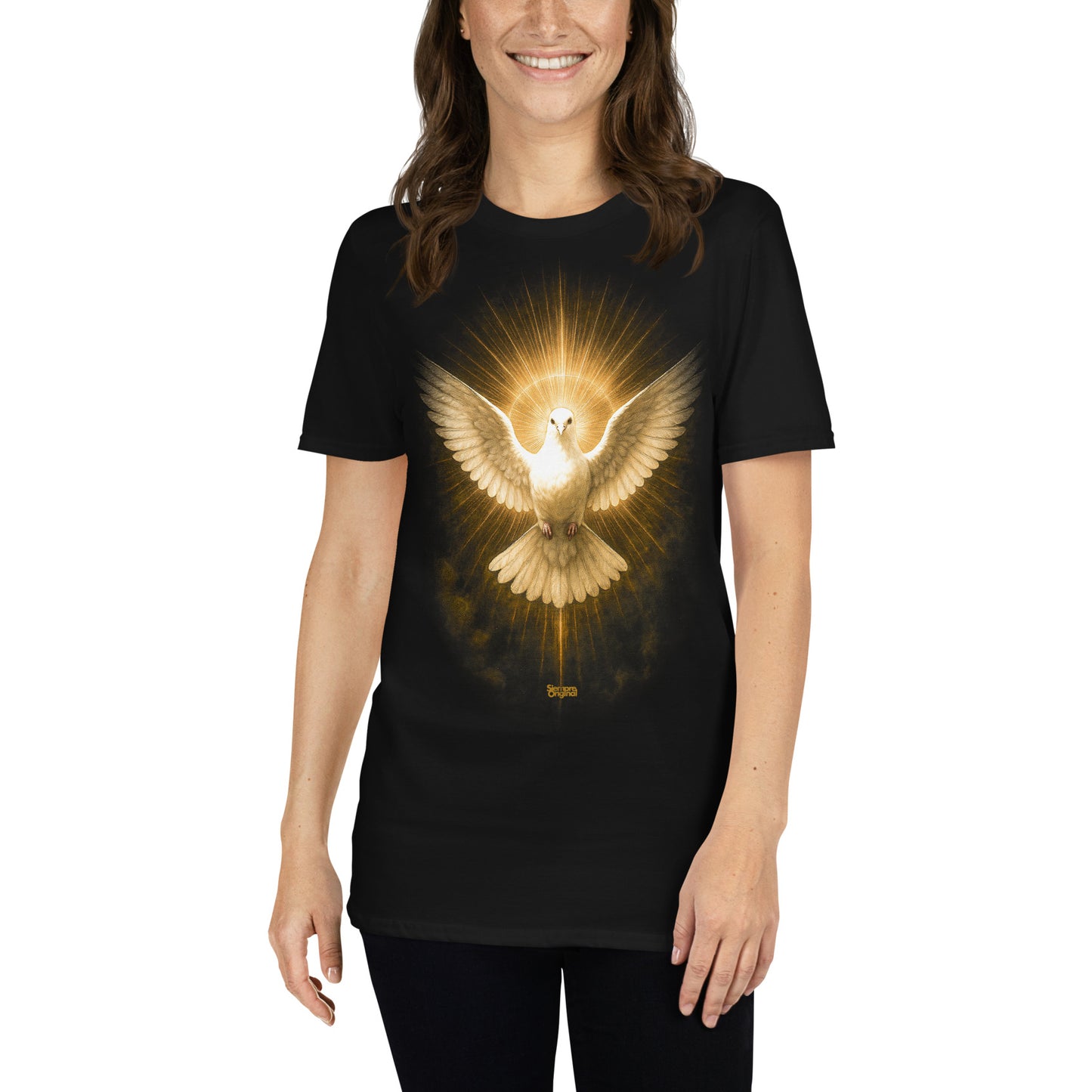 mujer con camiseta espiritu santo jesus en color negro