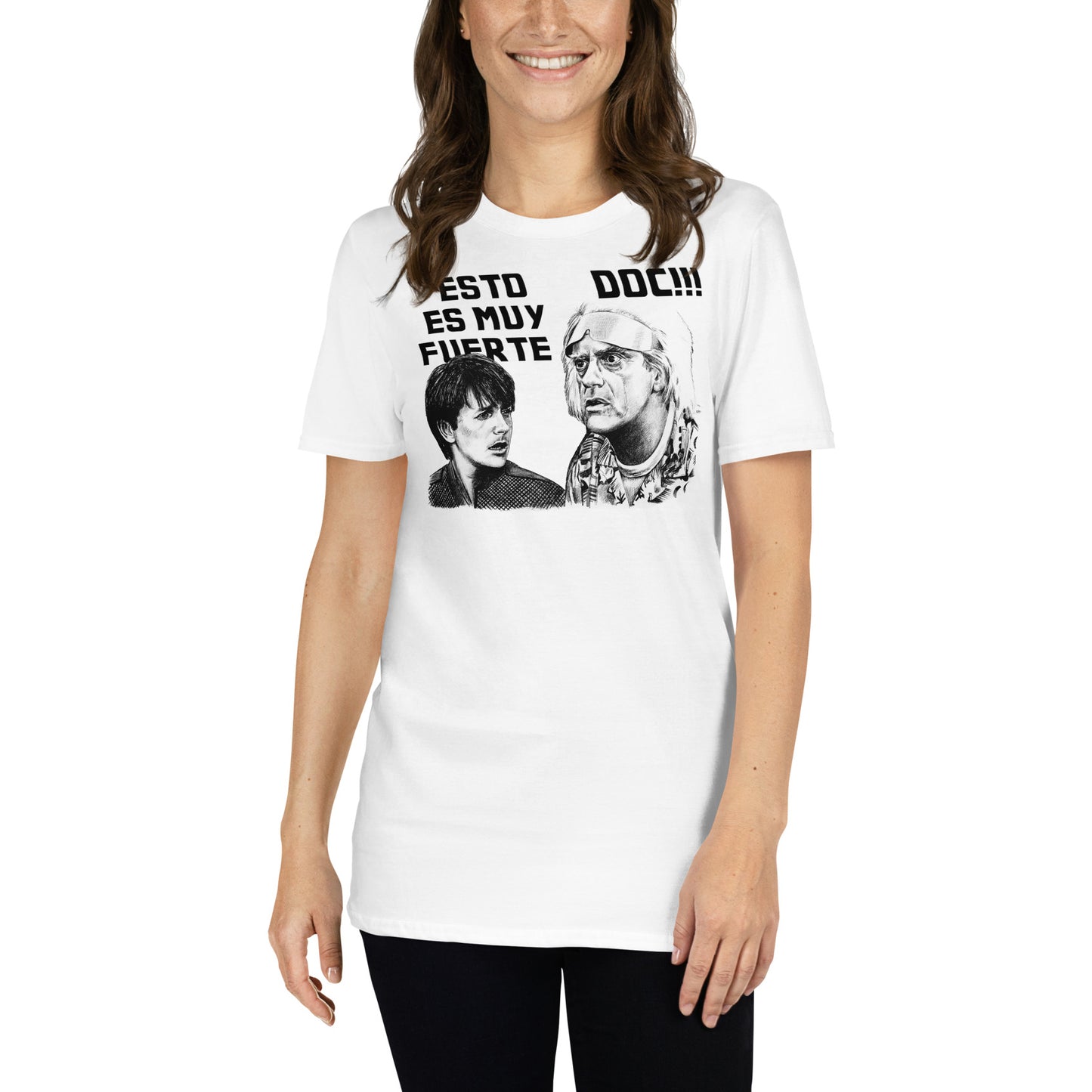 mujer con camiseta esto es muy fuerte doc blanca