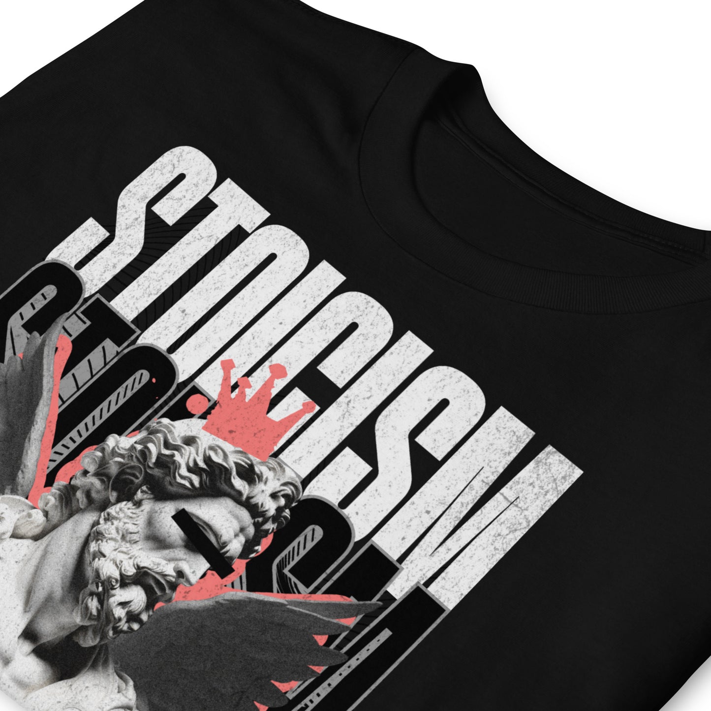 detalle de camiseta estoicismo arte clasico negra