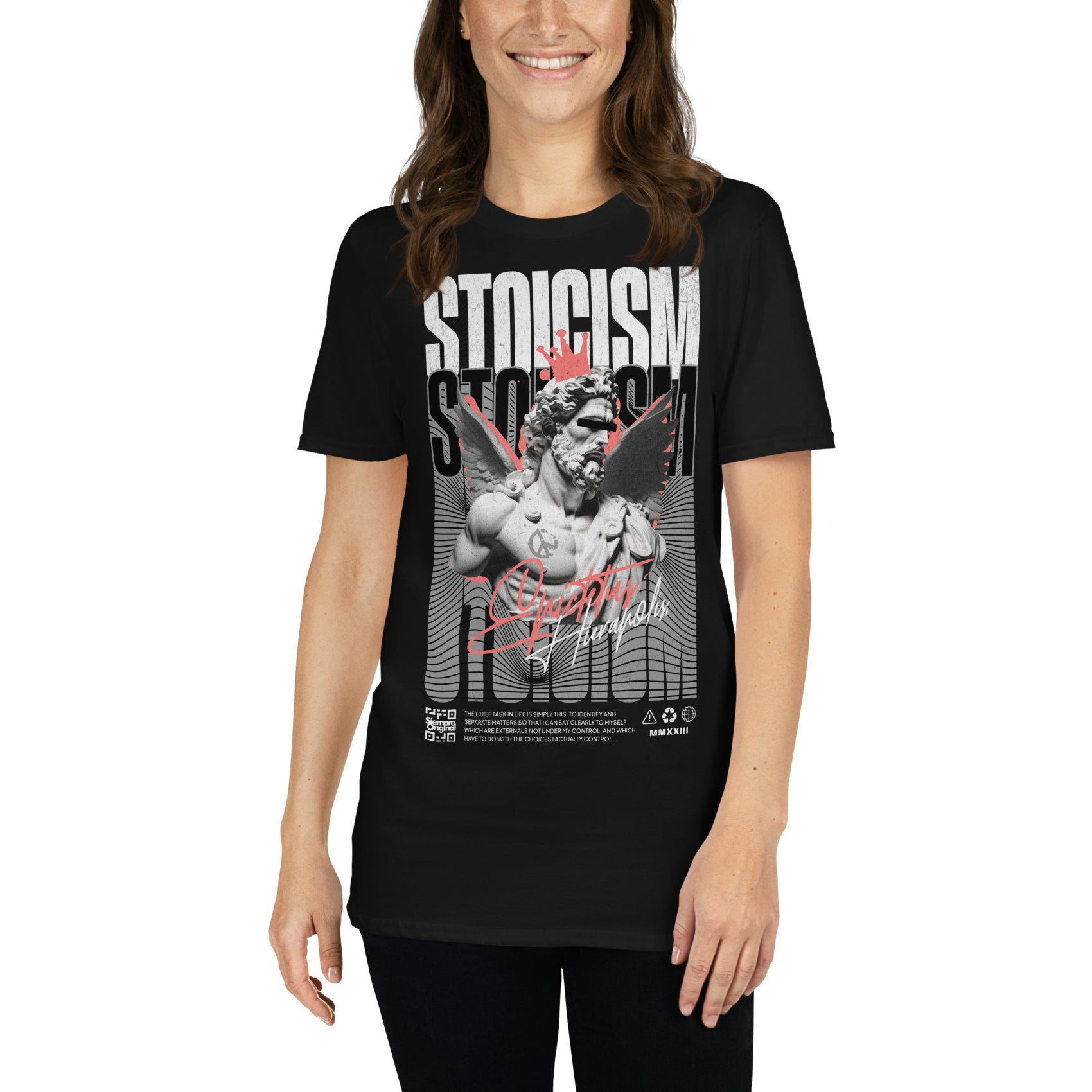 mujer con camiseta estoicismo arte clasico negra