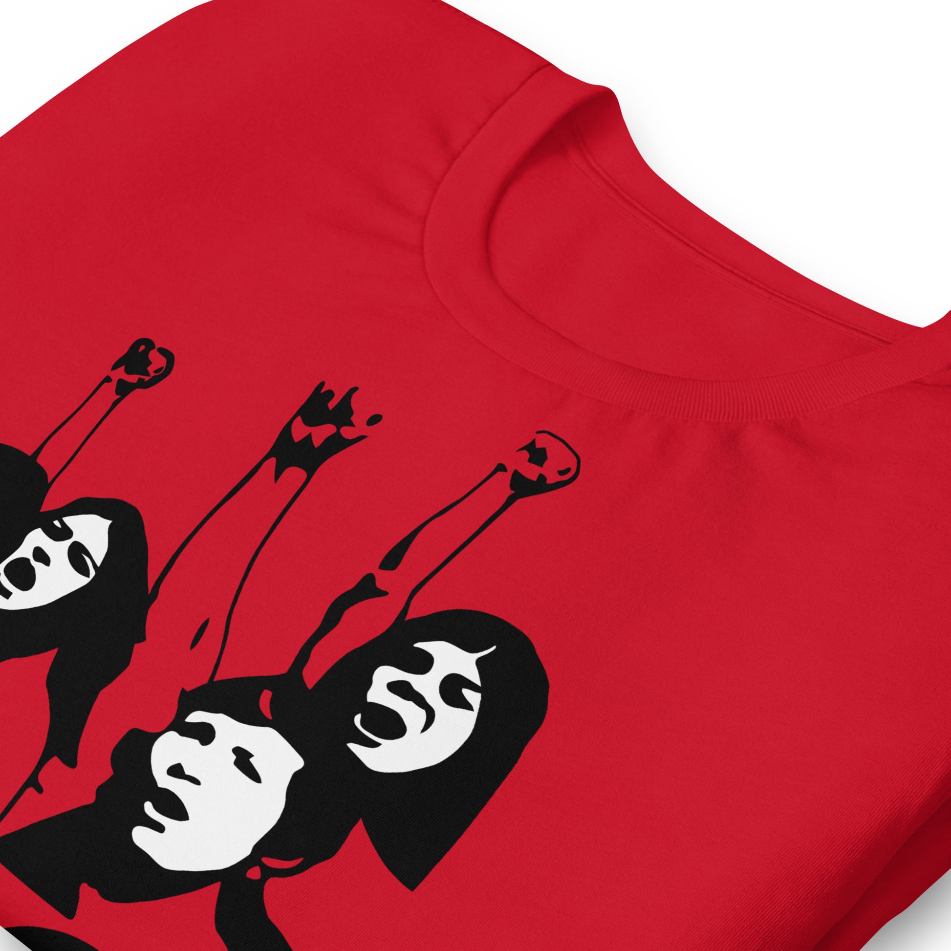 detalle de camiseta feminista reivindicativa vivas libres roja