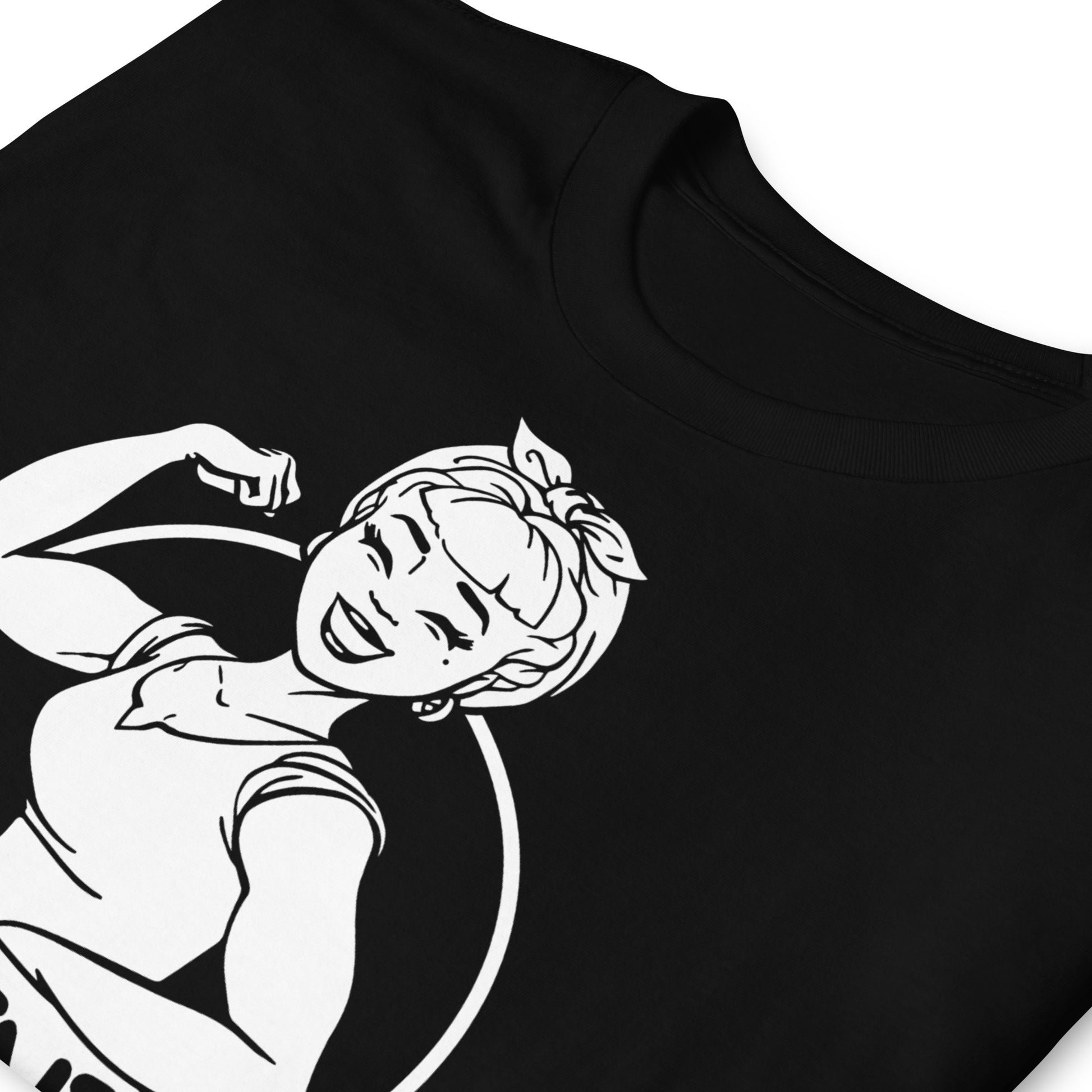 detalle de camiseta feminista retro negra