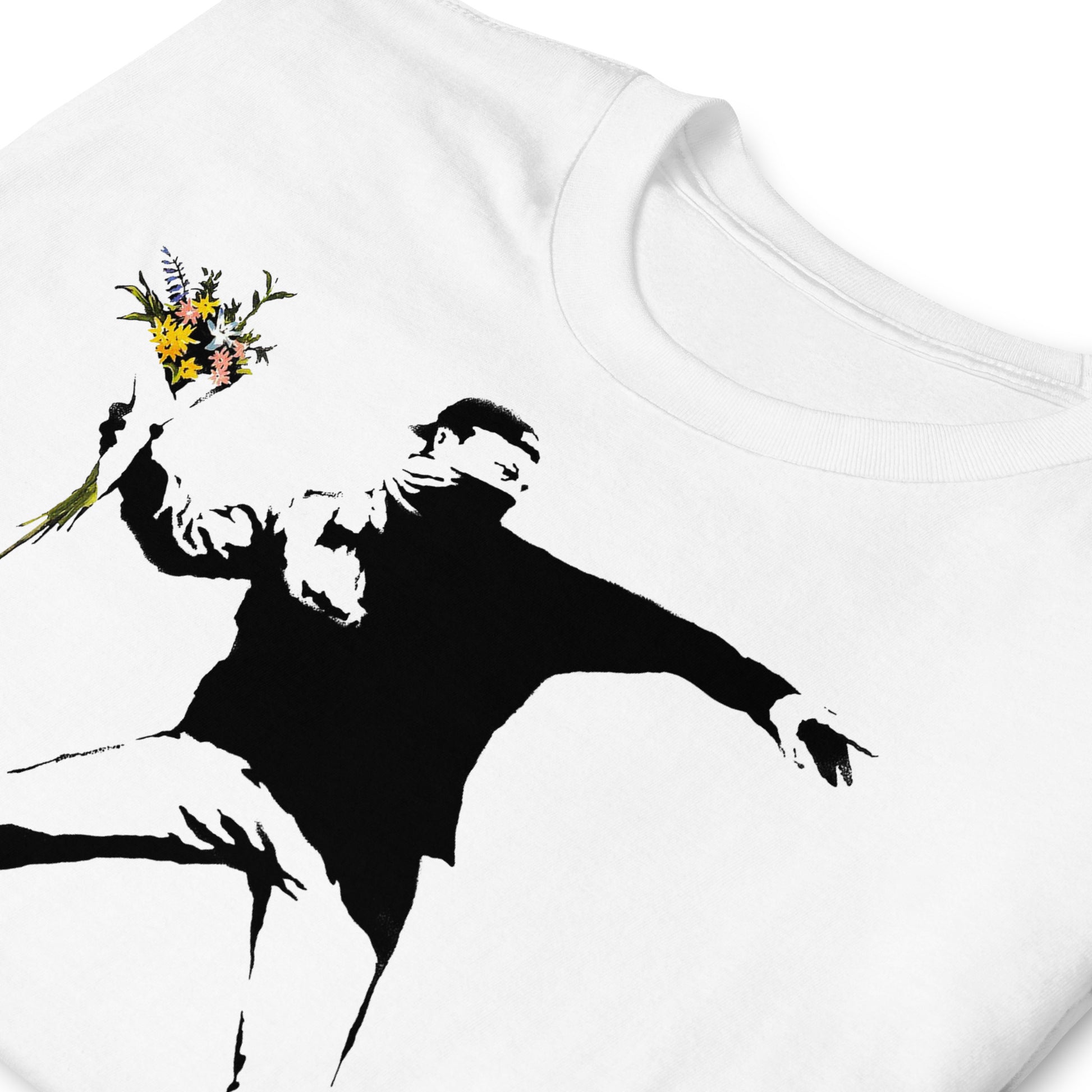 detalle de camiseta flower thrower arte urbano graffiti blanca