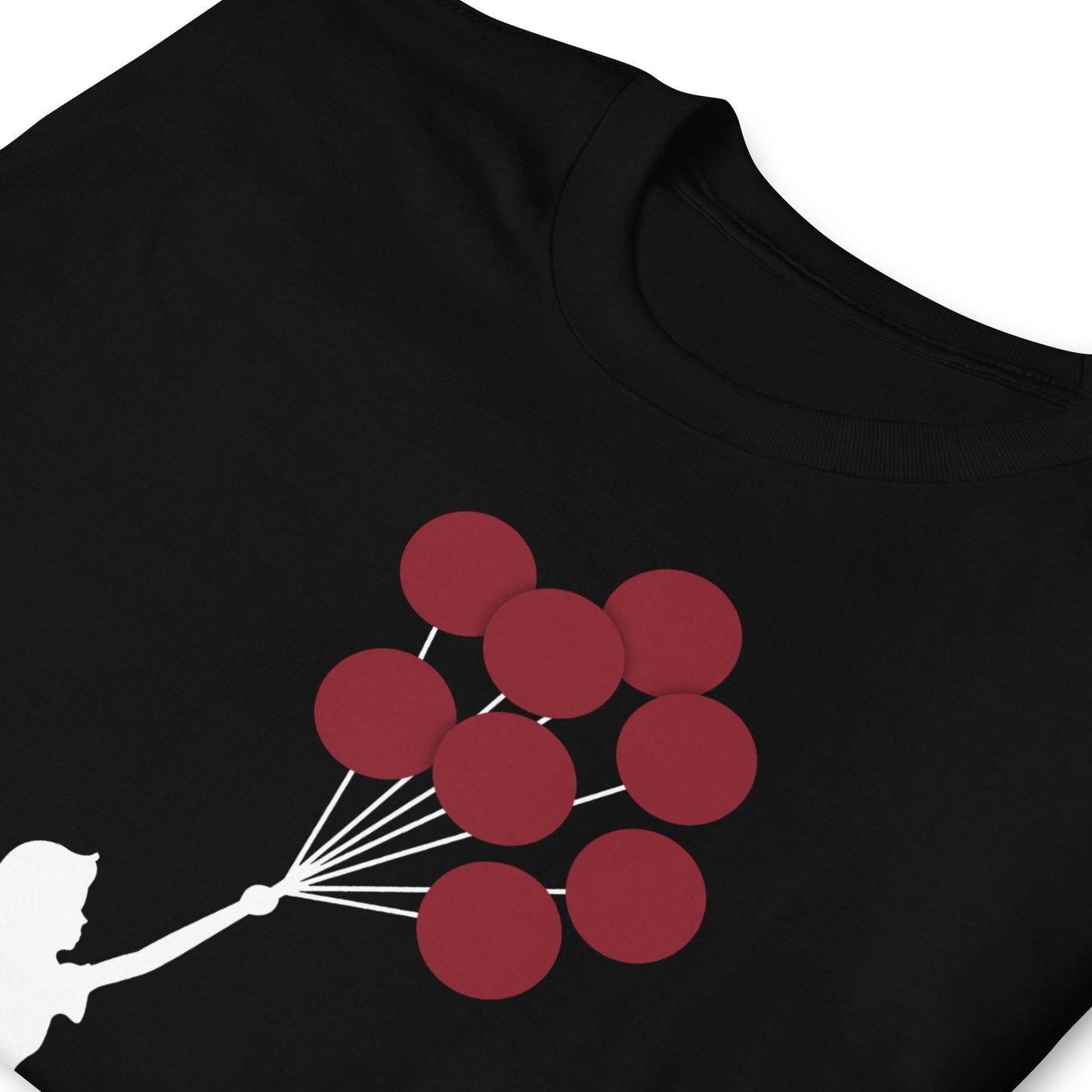 detalle de camiseta flying balloon girl nina globos arte urbano negra