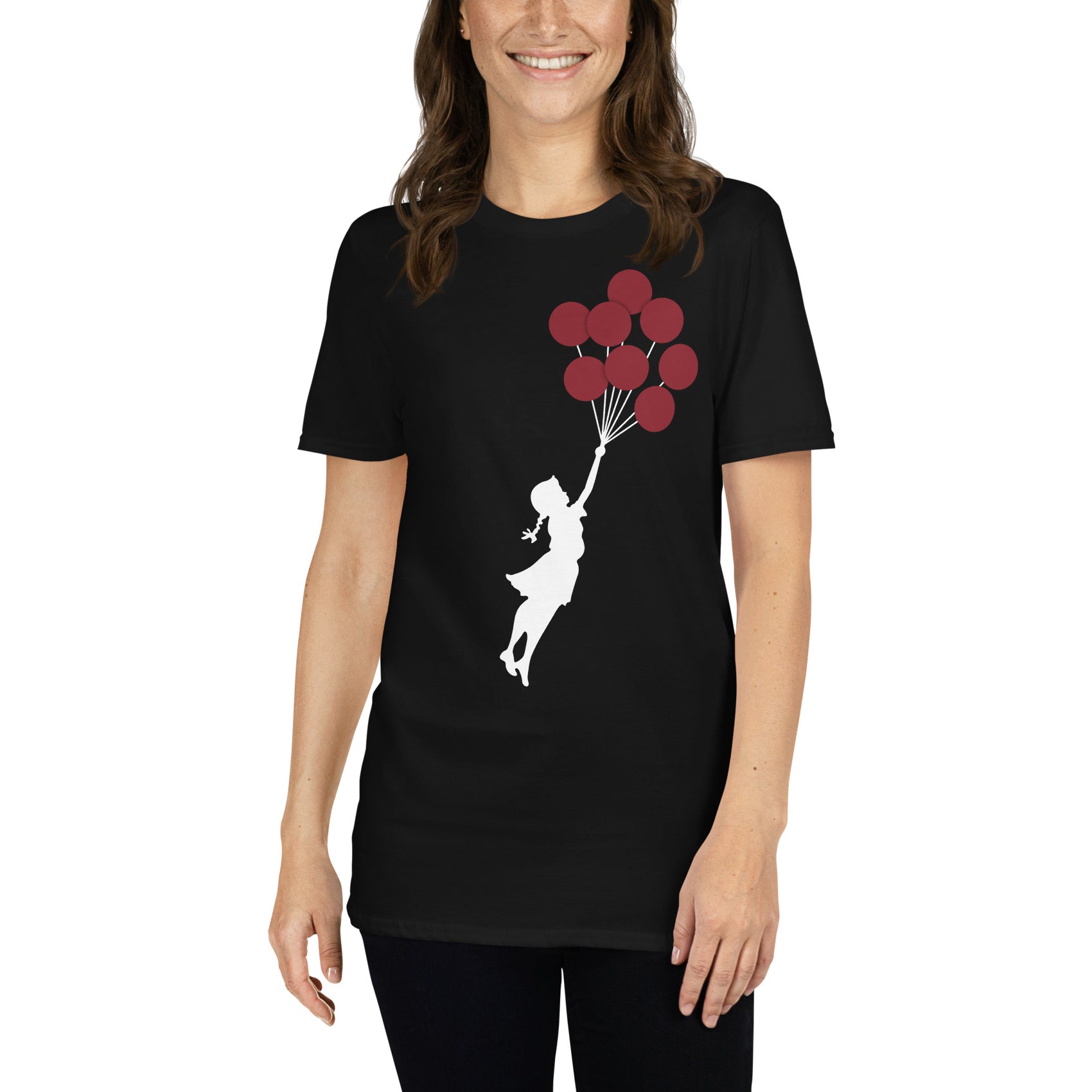 mujer con camiseta flying balloon girl nina globos arte urbano negra
