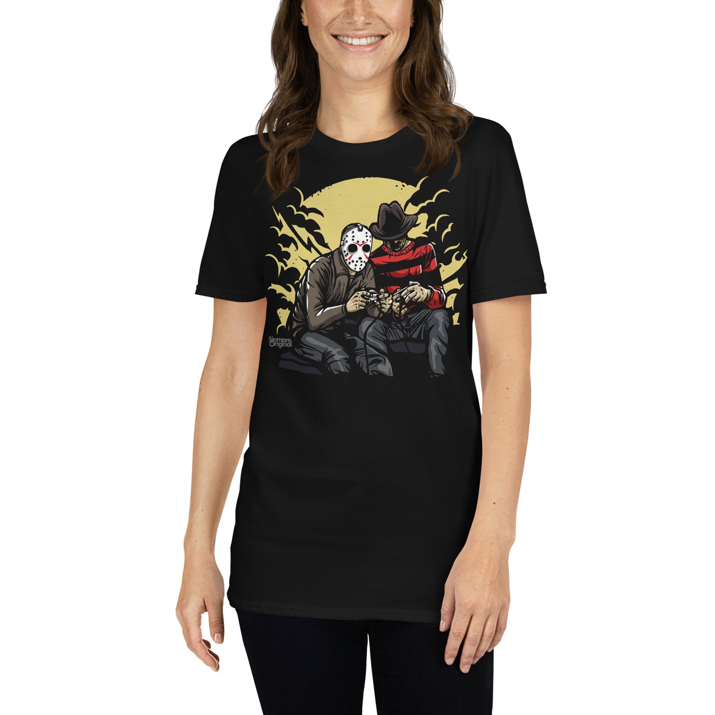 mujer con camiseta freddy jason gamers negra