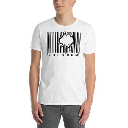 hombre con camiseta freedom codigo de barras carcel blanca