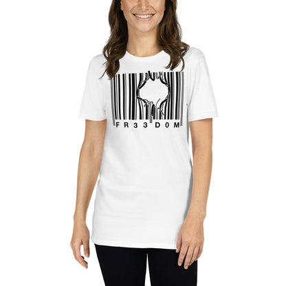 mujer con camiseta freedom codigo de barras carcel blanca