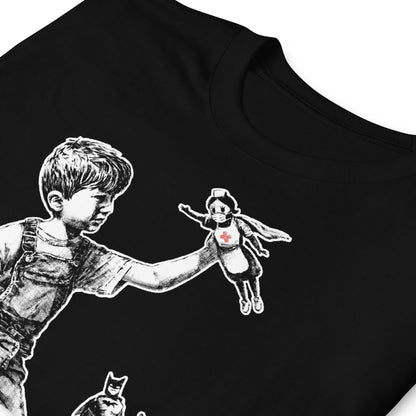 detalle de camiseta game changer banksy negra