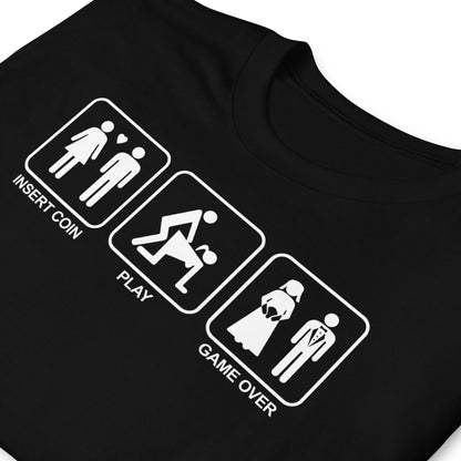 detalle de camiseta game over boda amor negra