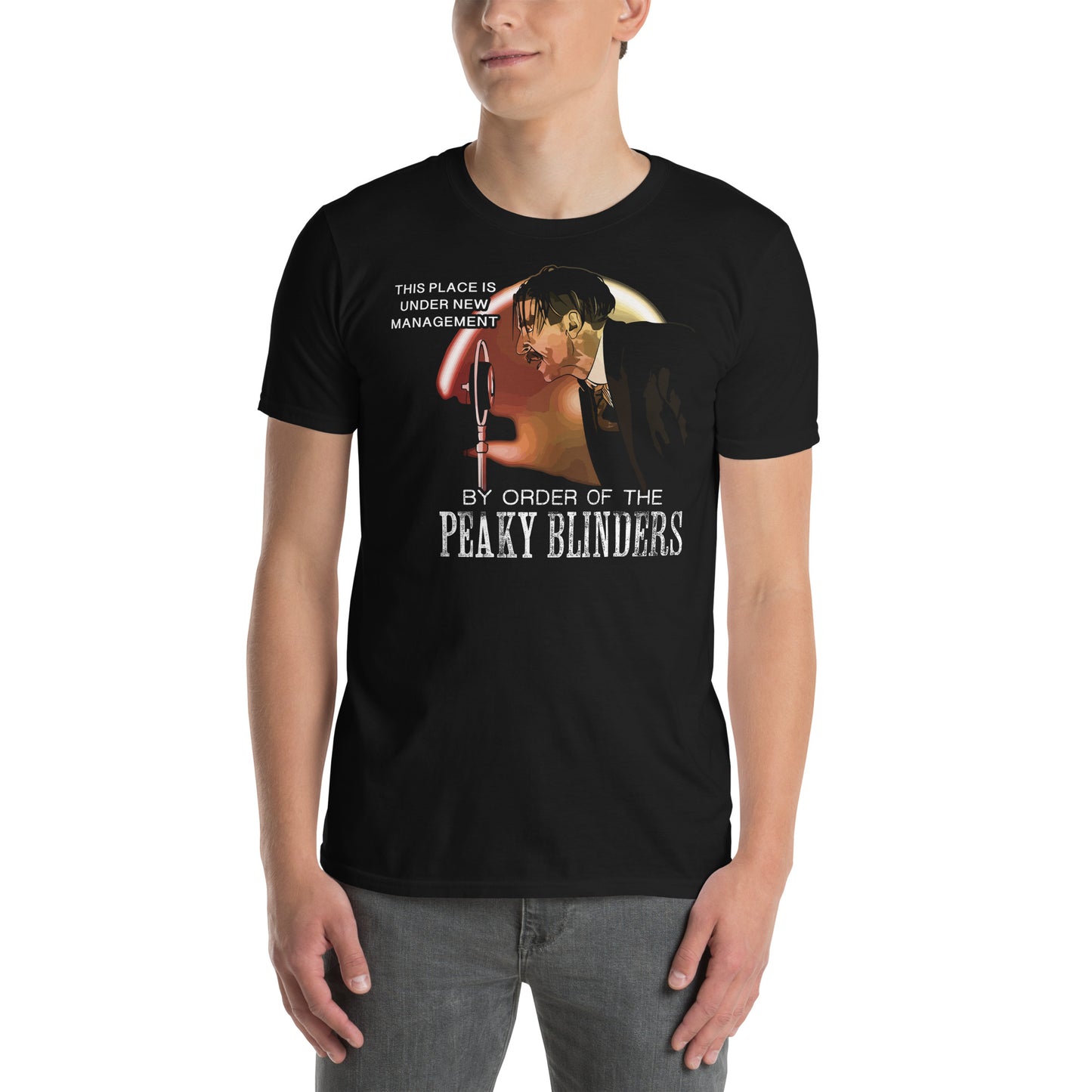 hombre con camiseta por orden de los peaky blinders arthur shelby negra