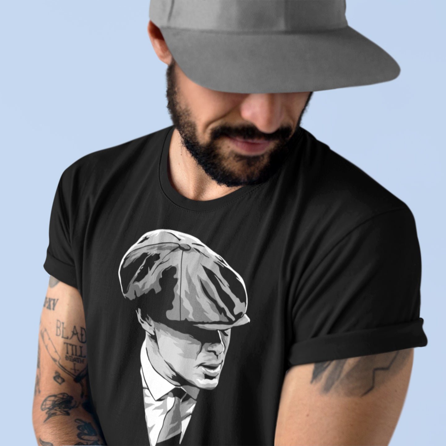 hombre con camiseta peaky blinders tommy shelby negra