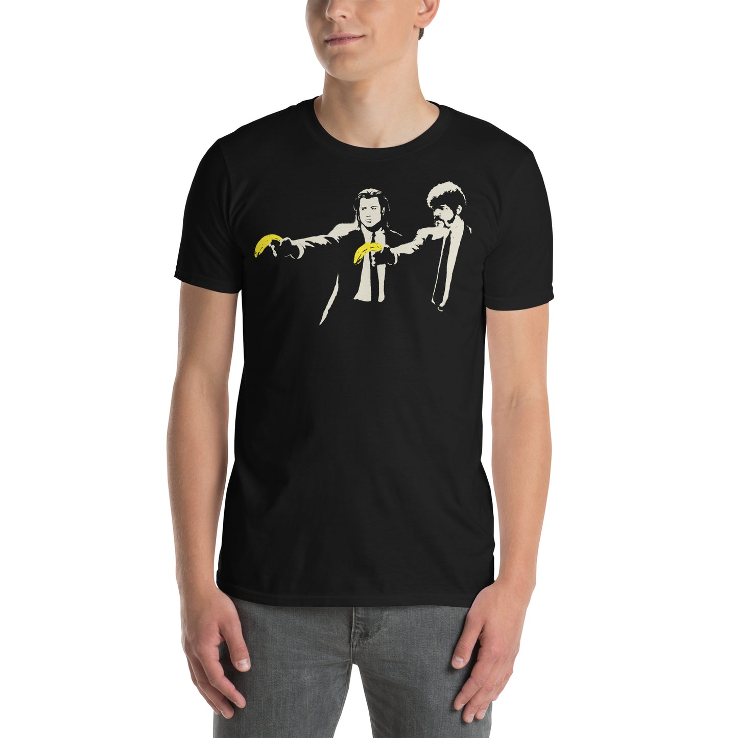 hombre con camiseta gangsters with banana banksy negra