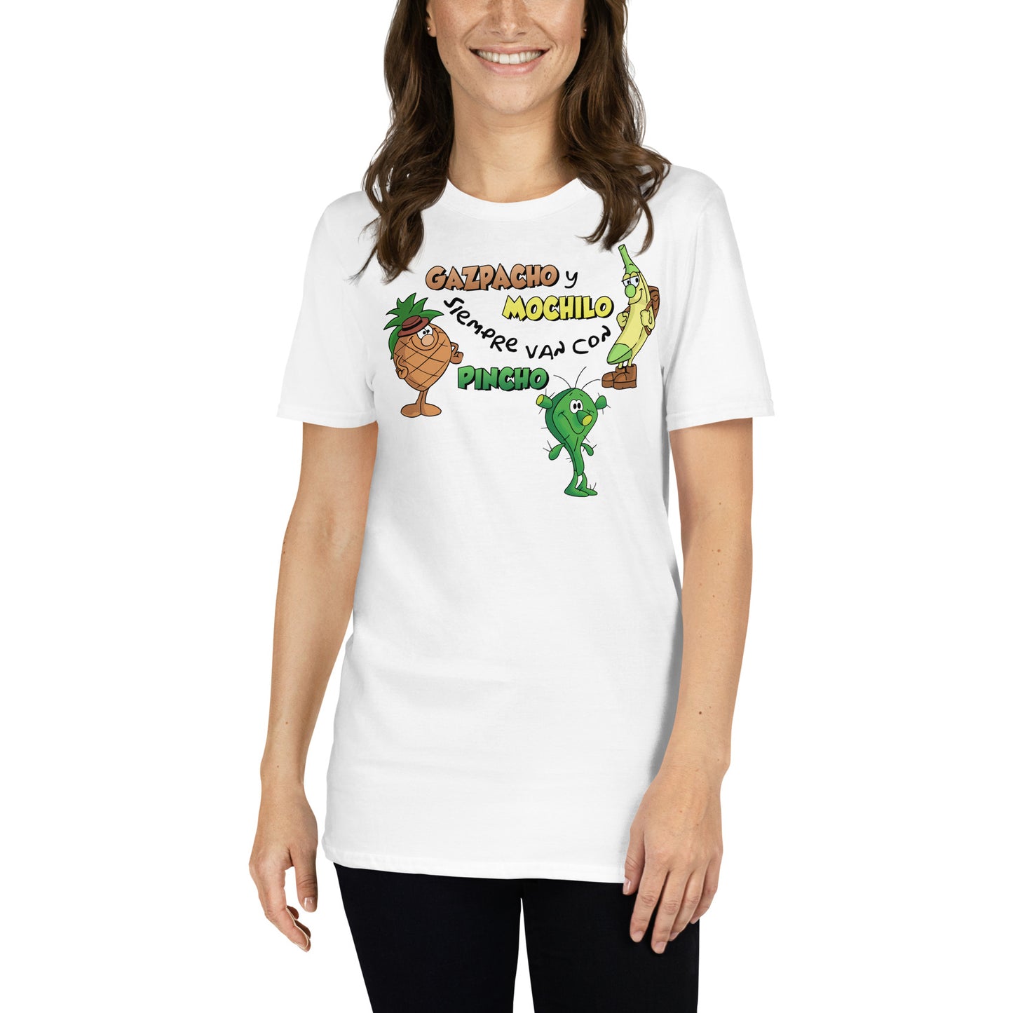 mujer con camiseta gazpacho y mochilo siempre van con pincho los fruittis retro en color blanco