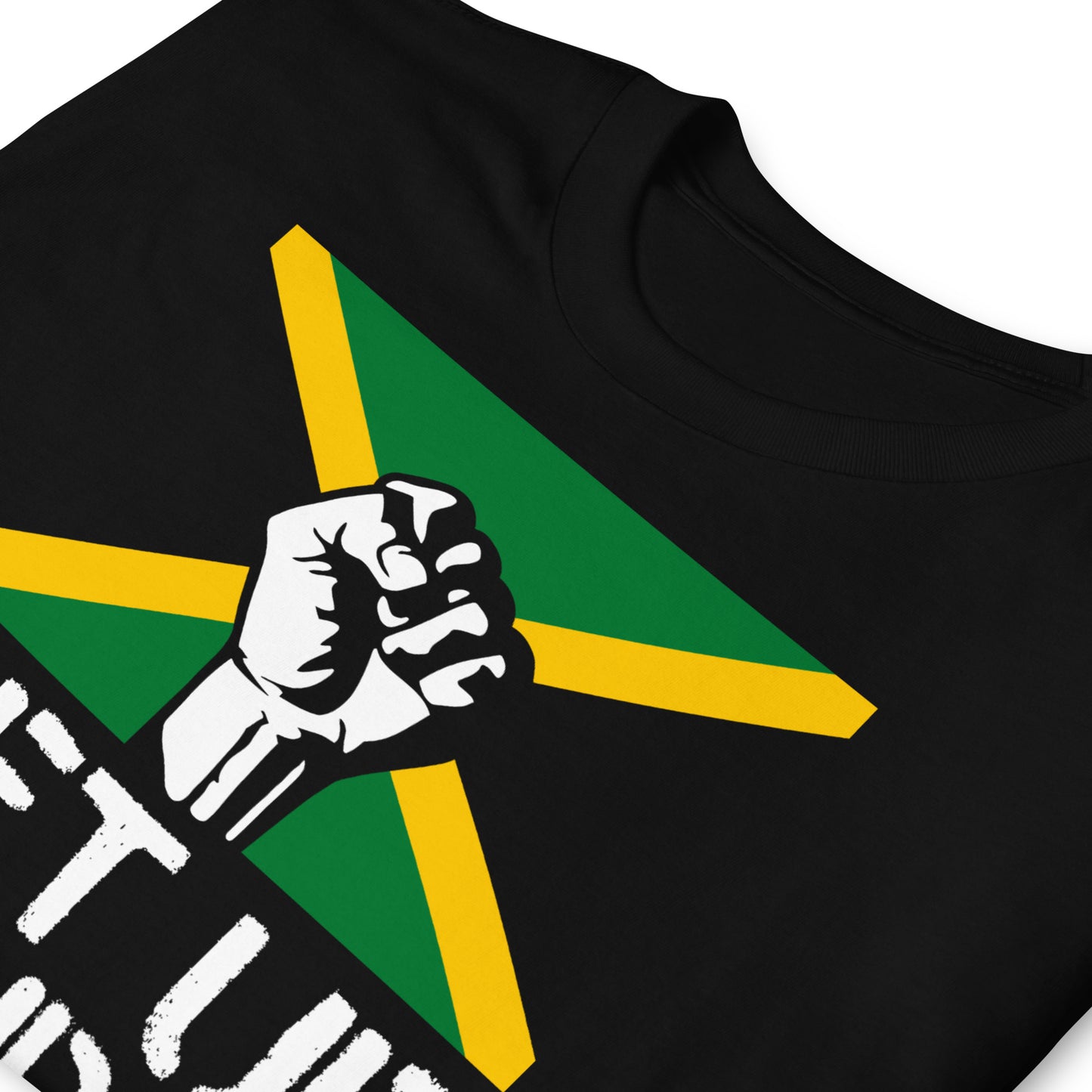 detalle de camiseta get up stand up reggae negra