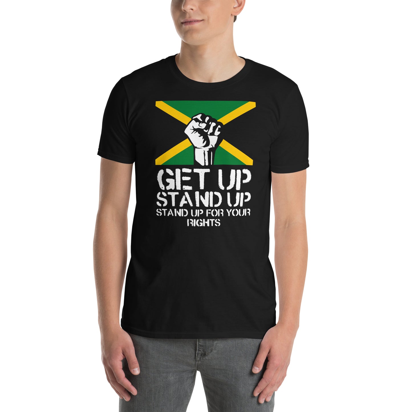 hombre con camiseta get up stand up reggae negra