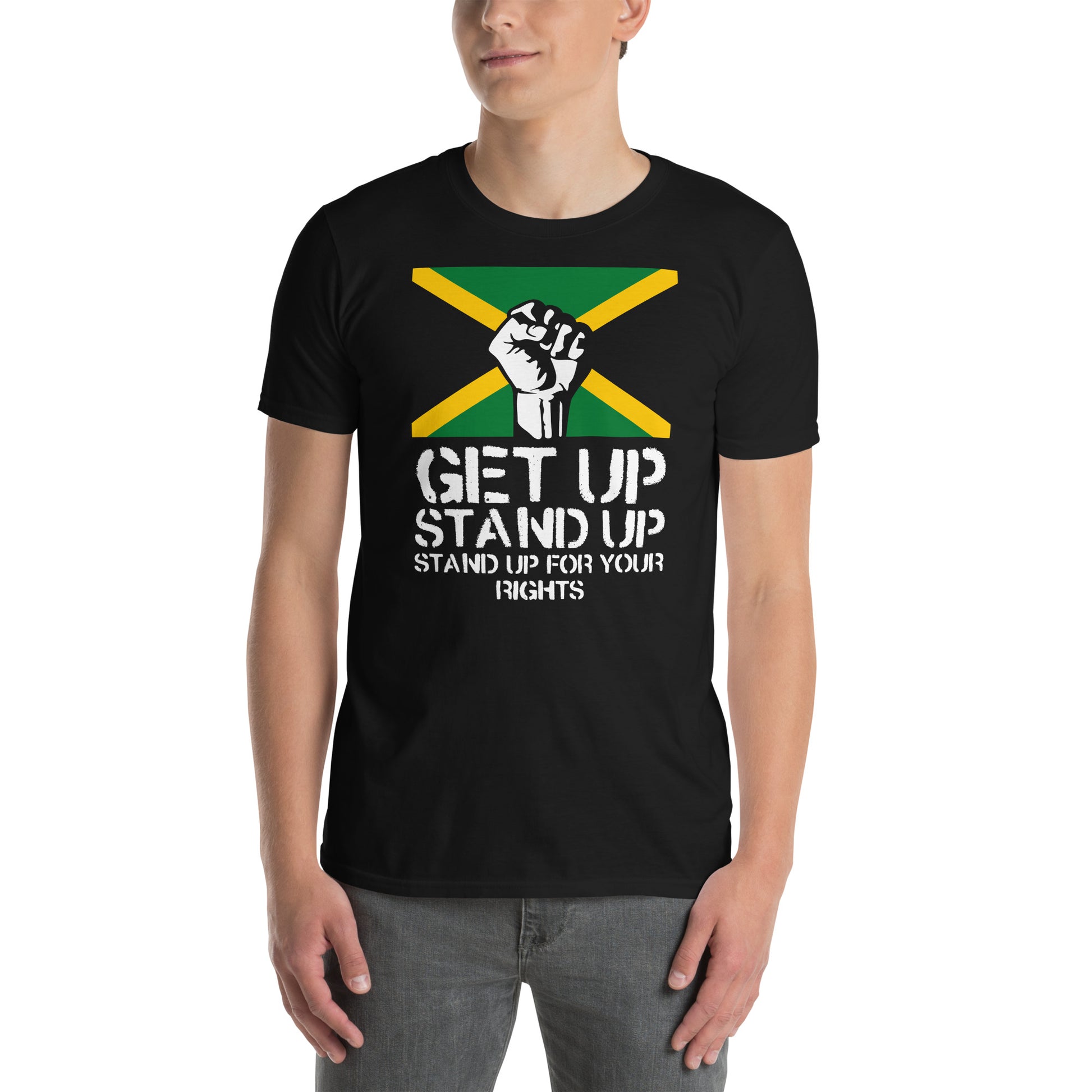 hombre con camiseta get up stand up reggae negra