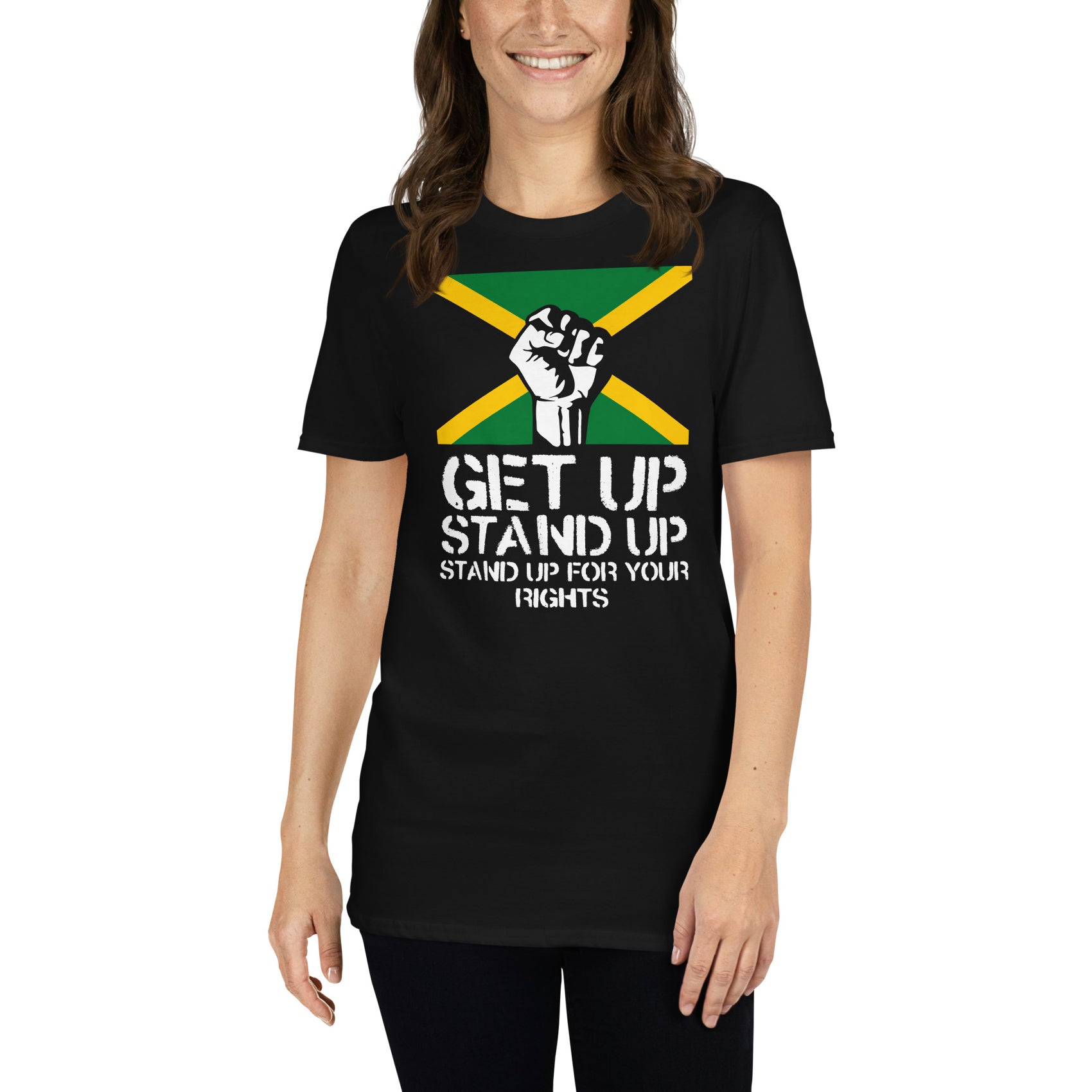 mujer con camiseta get up stand up reggae negra