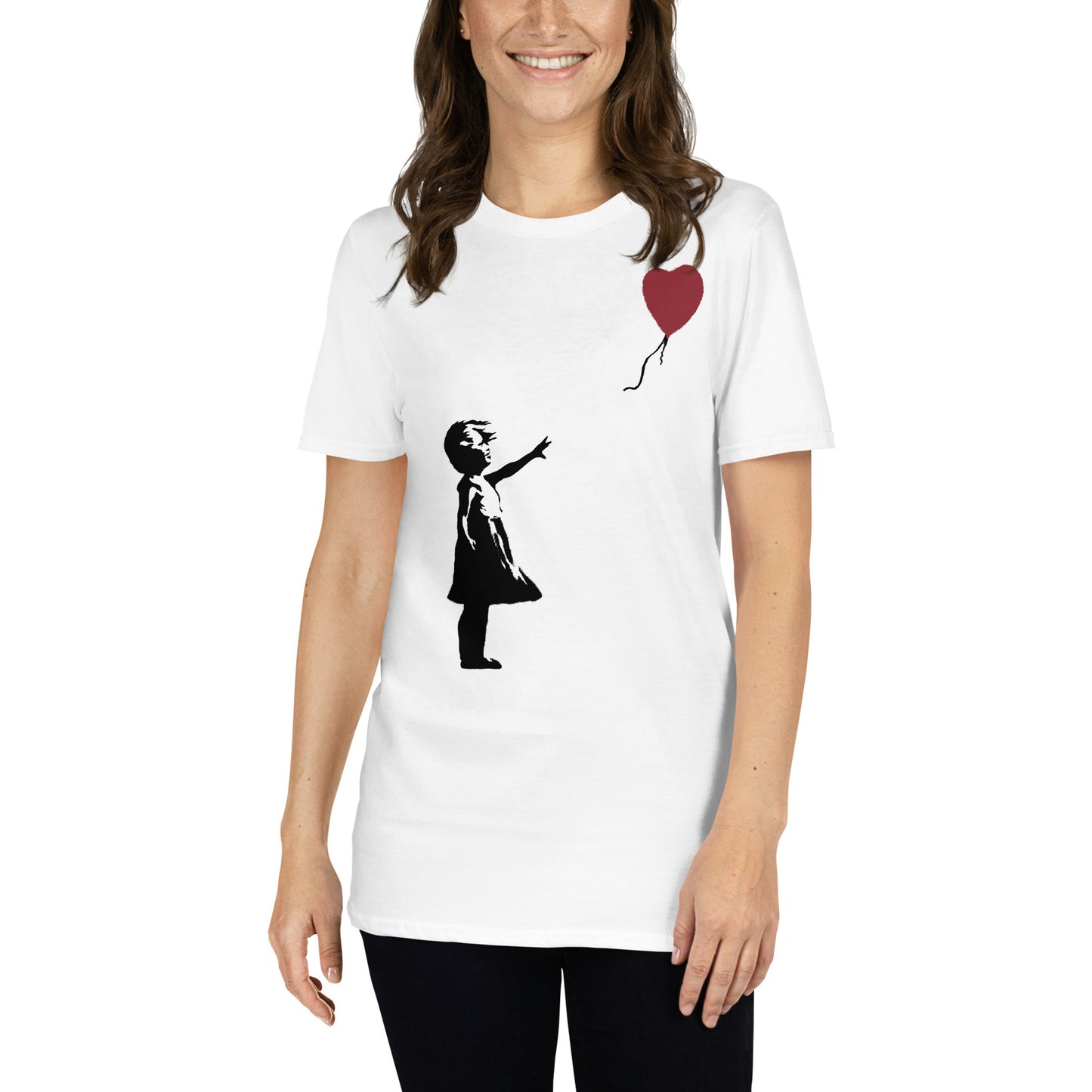 mujer con camiseta girl with balloon banksy blanca