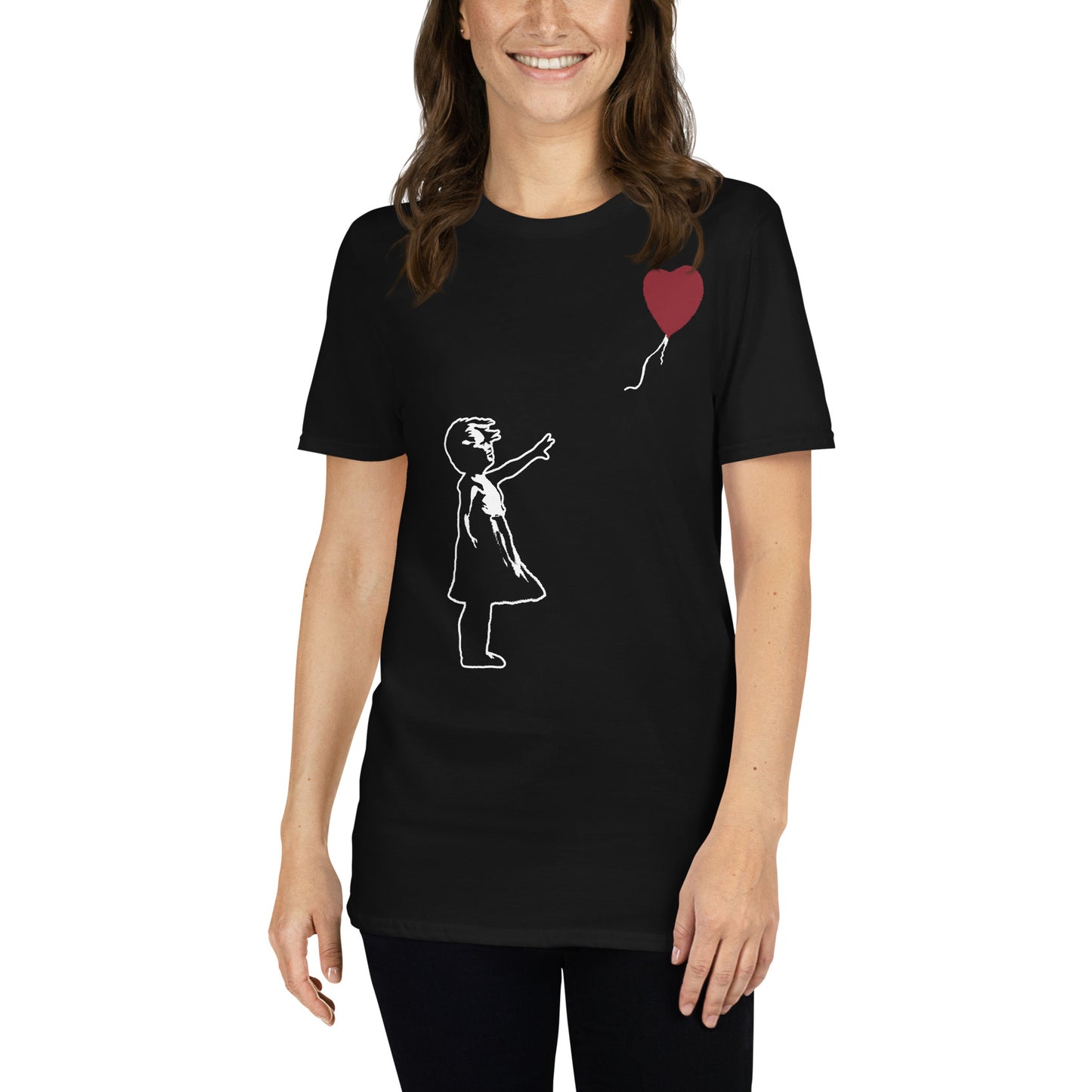 mujer con camiseta girl with balloon banksy negra