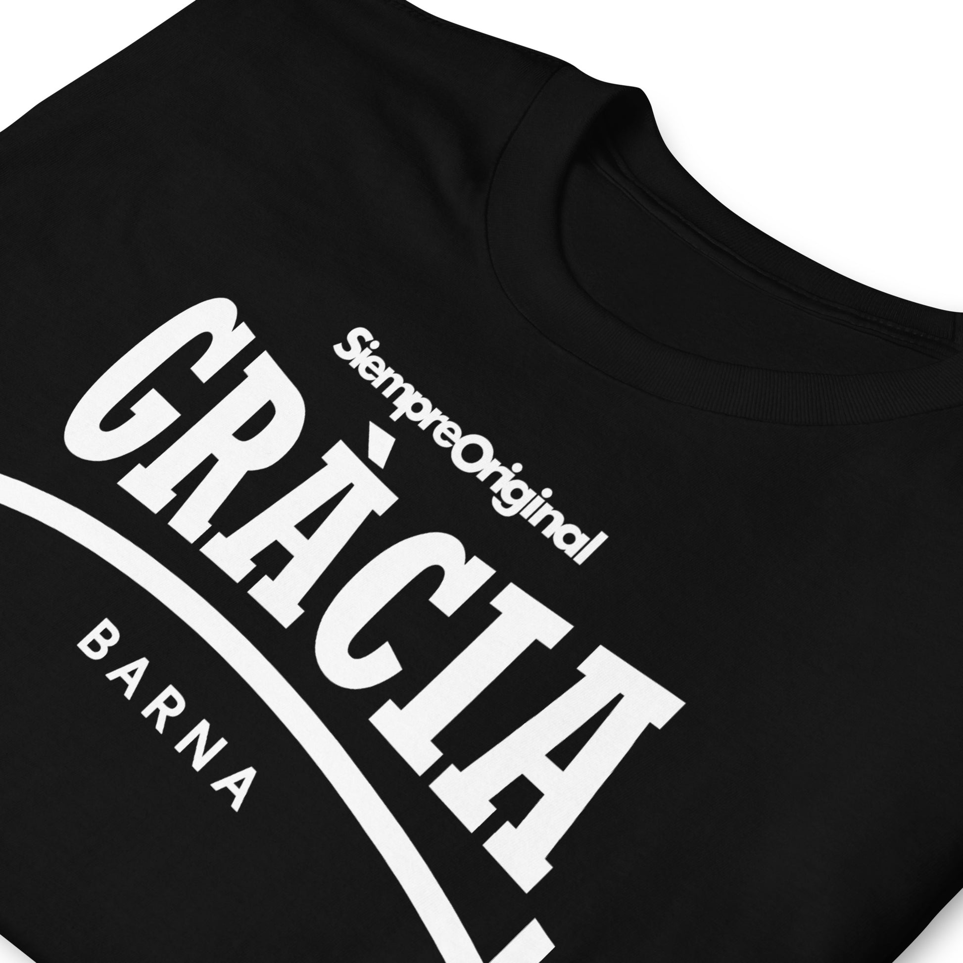detalle de camiseta barrio gracia barcelona negra
