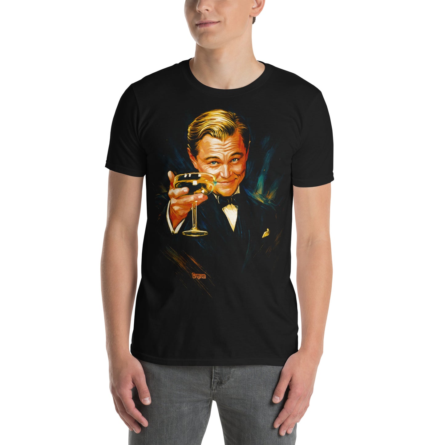 hombre con camiseta el gran gatsby brindis dicaprio negra