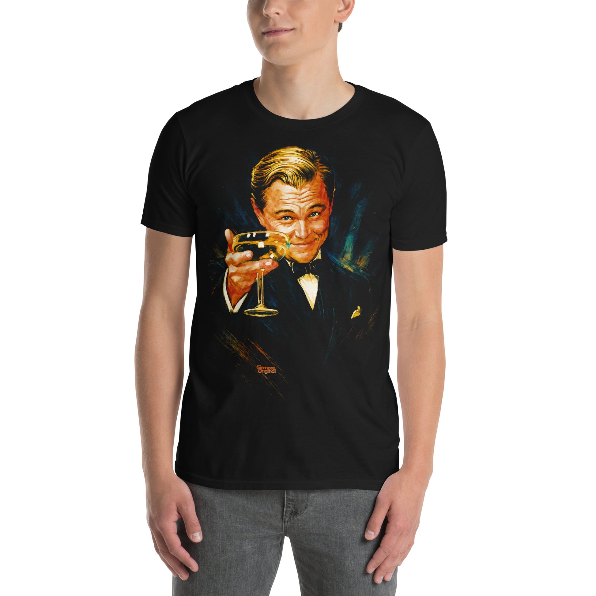 hombre con camiseta el gran gatsby brindis dicaprio negra