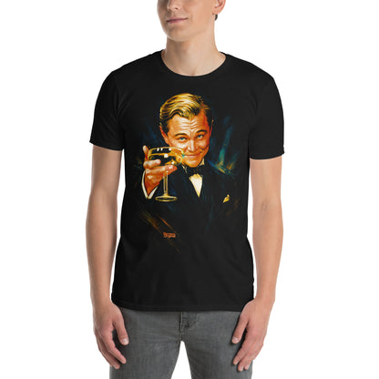 hombre con camiseta el gran gatsby brindis dicaprio negra