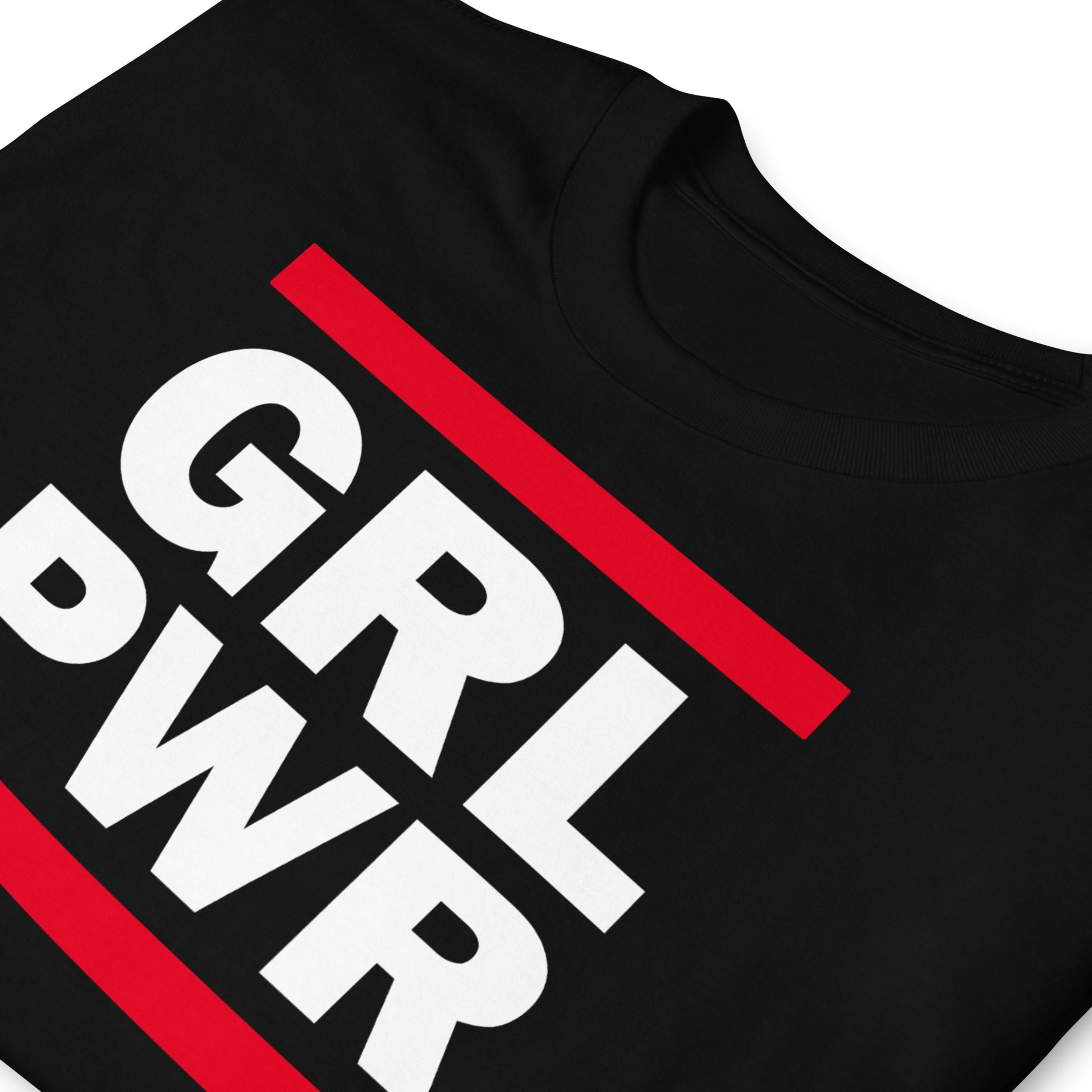 detalle de camiseta girl power minimalista negra