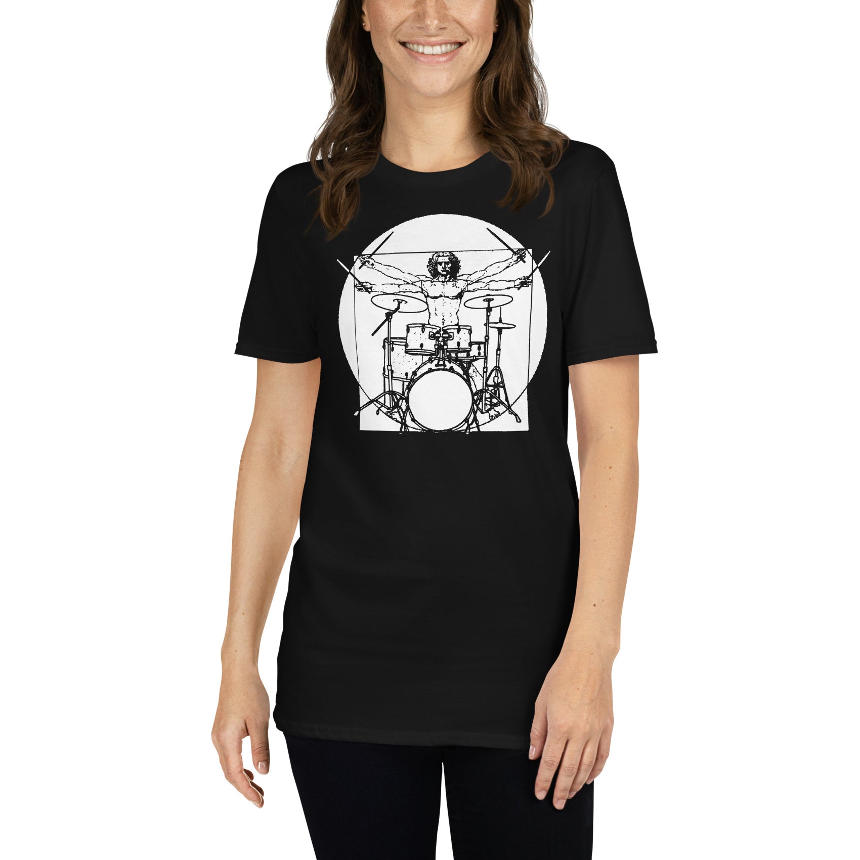 mujer con camiseta hombre de vitruvio bateria musica negra