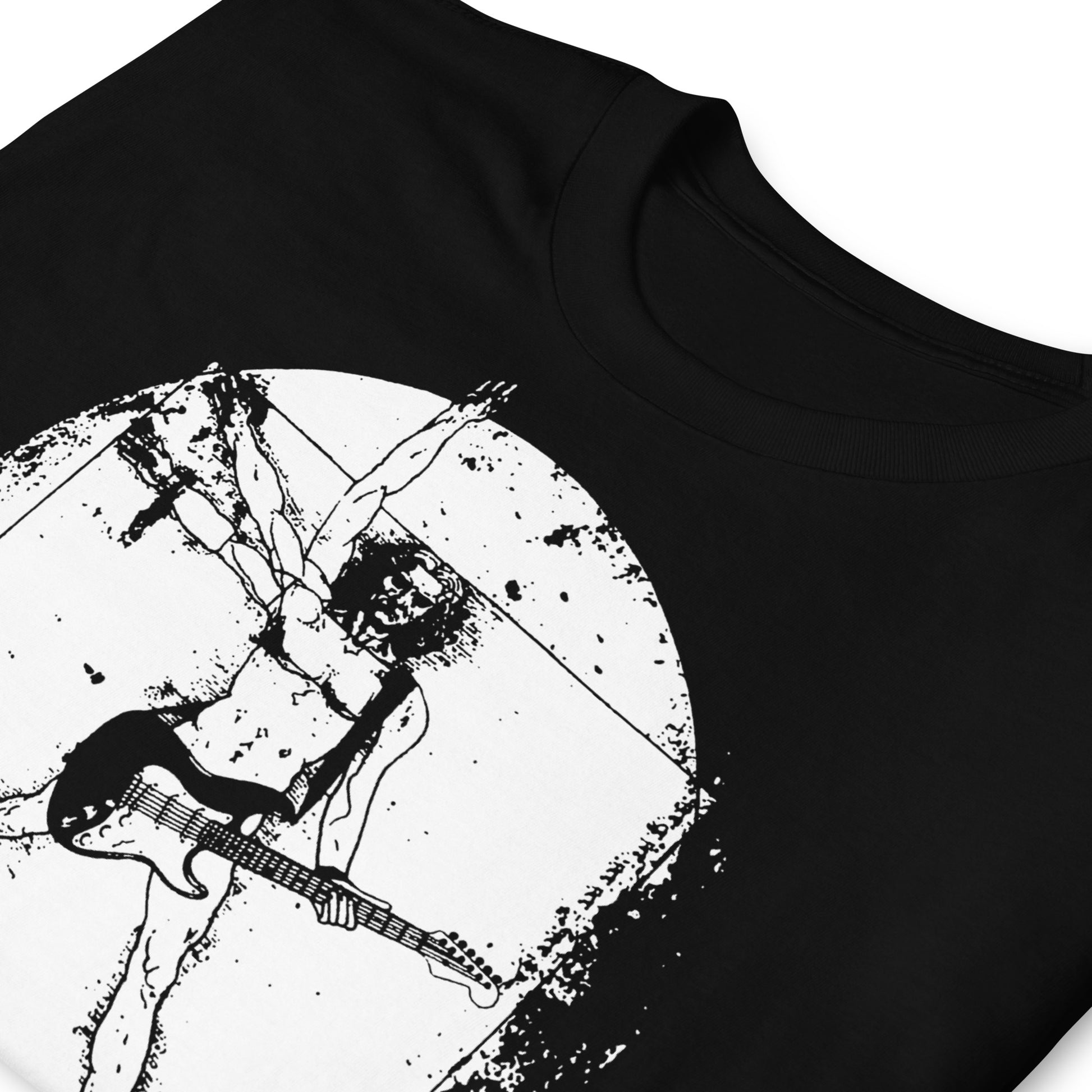 detalle de camiseta hombre de vitruvio guitarrista negra