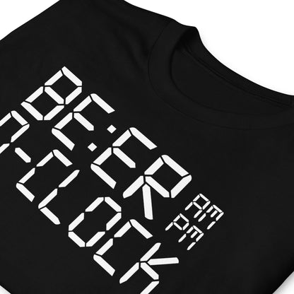 detalle de camiseta hora beer o clock cerveza en color negro