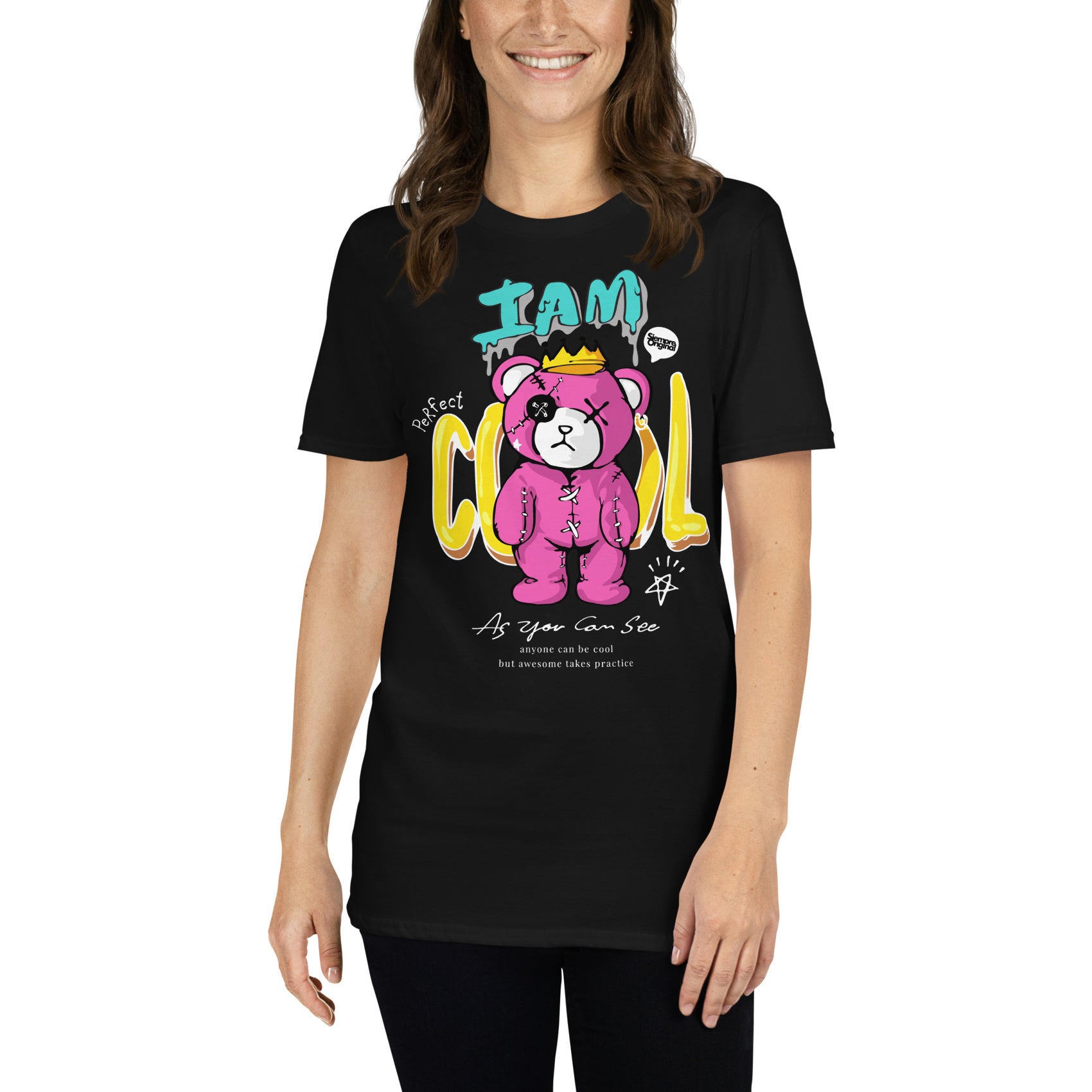 mujer con camiseta i am cool teddy bear siempre original urban en color negro