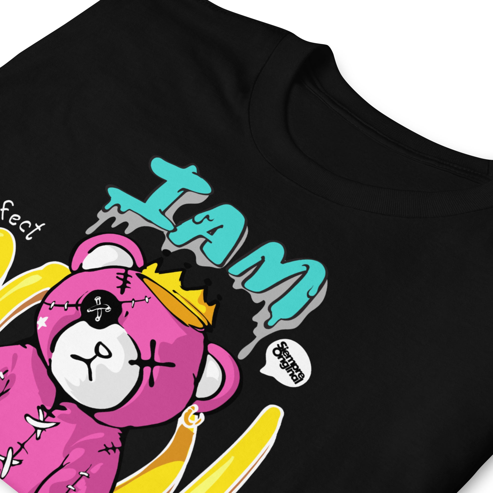 detalle de camiseta i am cool teddy bear siempre original urban en color negro