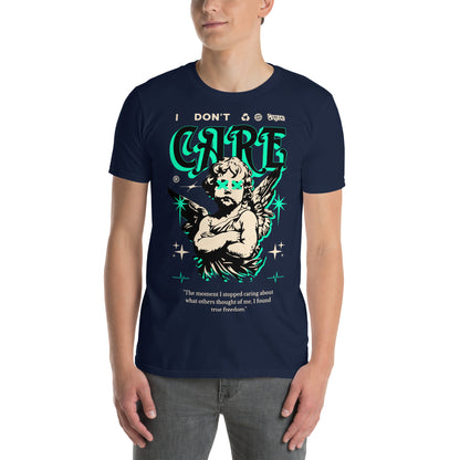 hombre con camiseta i dont care angel siempre original urban en color azul marino