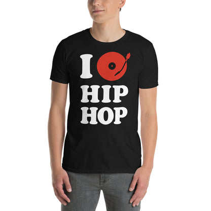hombre con camiseta i love hip hop plato dj negra