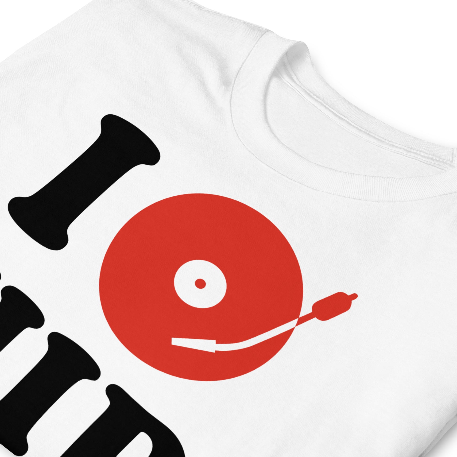 detalle de camiseta i love hip hop turntable plato dj en color blanco