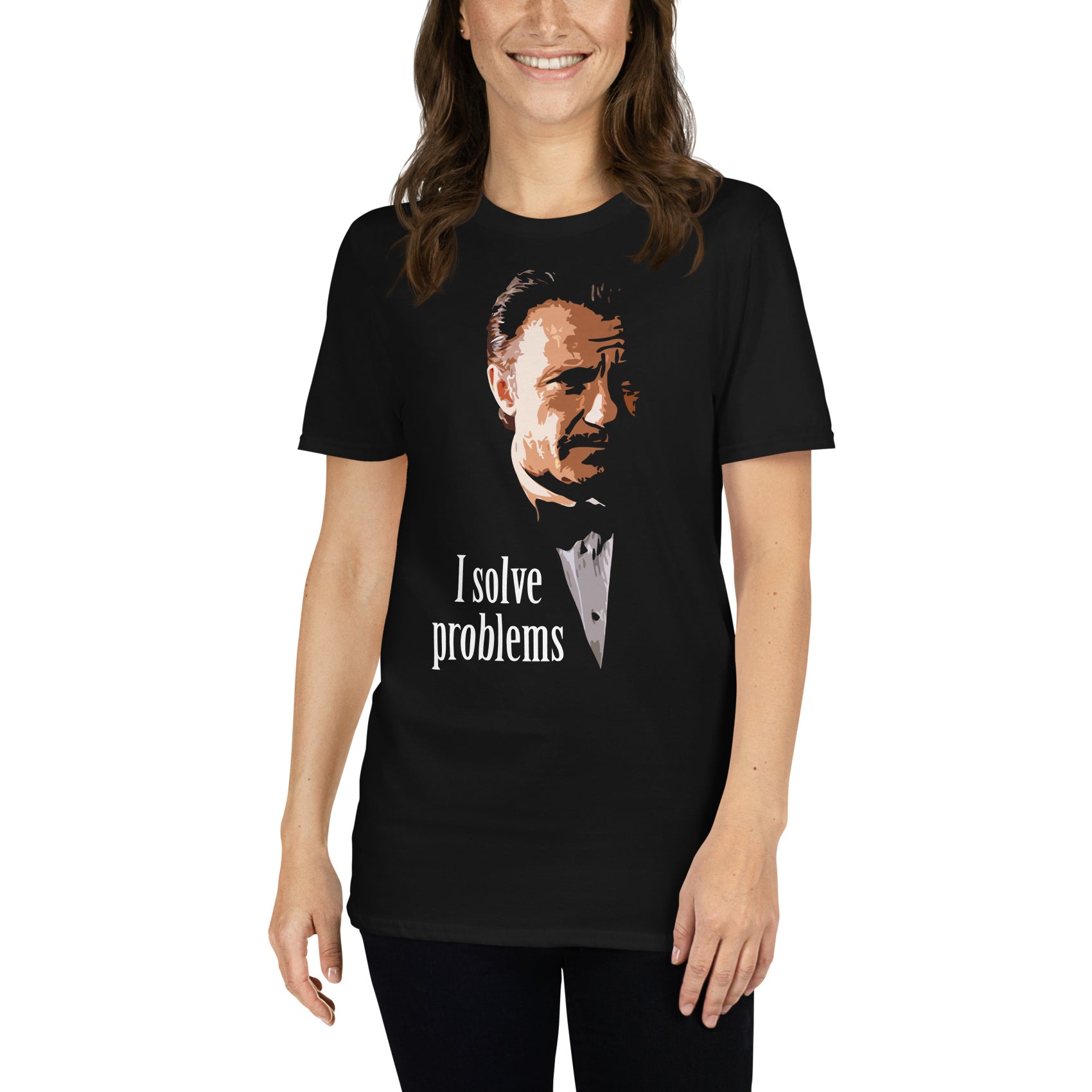 mujer con camiseta mr wolf pulp fiction negra