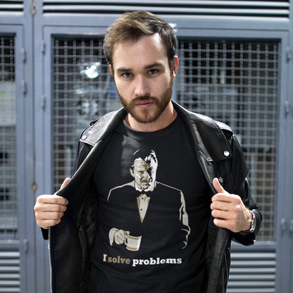hombre con camiseta de mr wolf de pulp fiction en color negro
