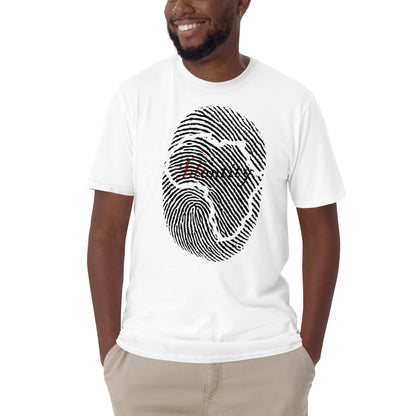 hombre con camiseta identidad africa huella dactilar blanca