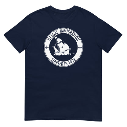 camiseta illegal immigration started in 1492 azul marino