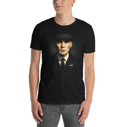hombre con camiseta peaky blinders tommy shelby negra
