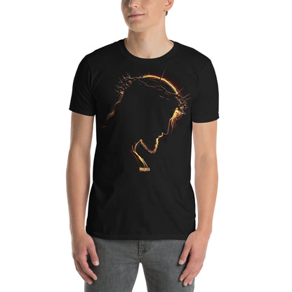 hombre con camiseta jesus sombra sagrada en color negro