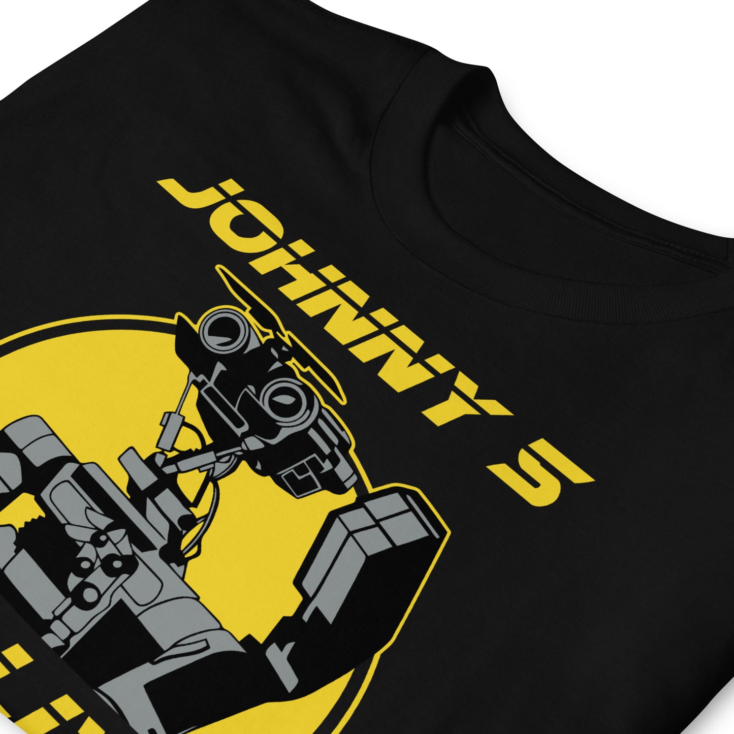 detalle de camiseta johnny 5 cortocircuito negra