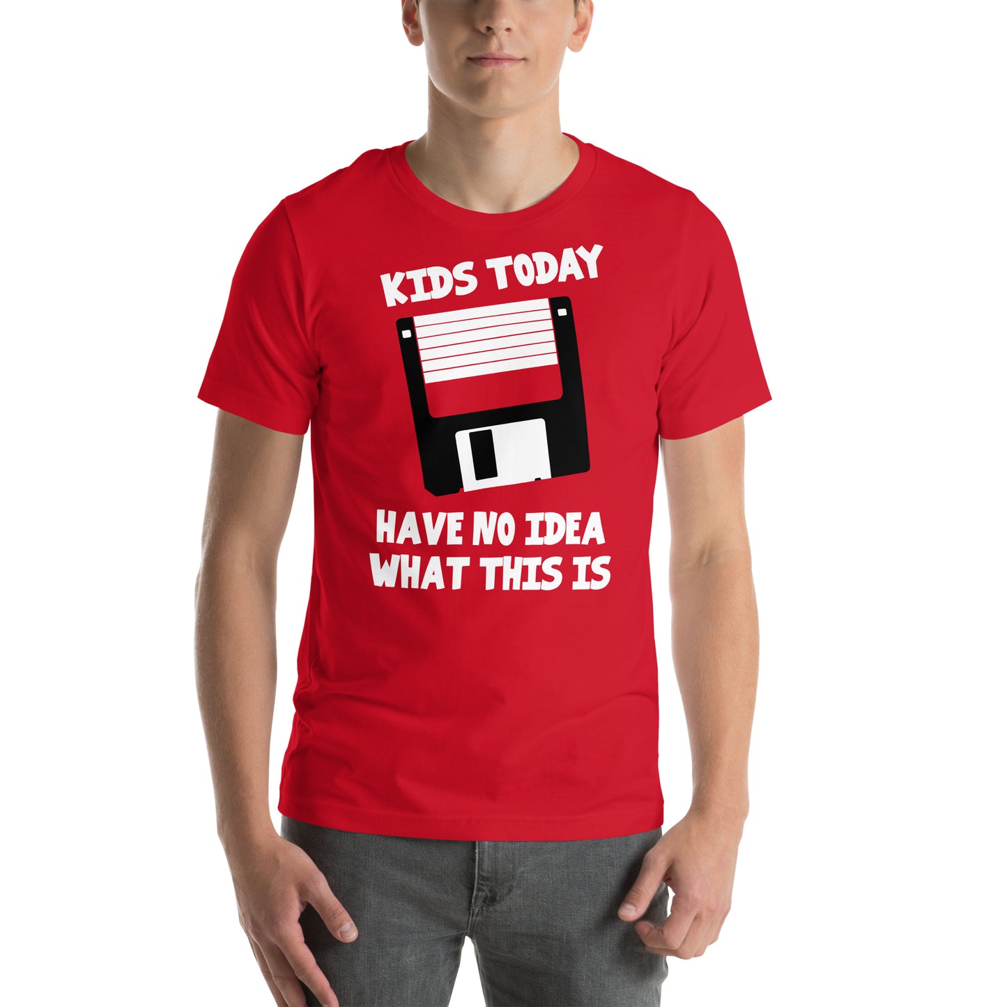 hombre con camiseta kids today disquete roja