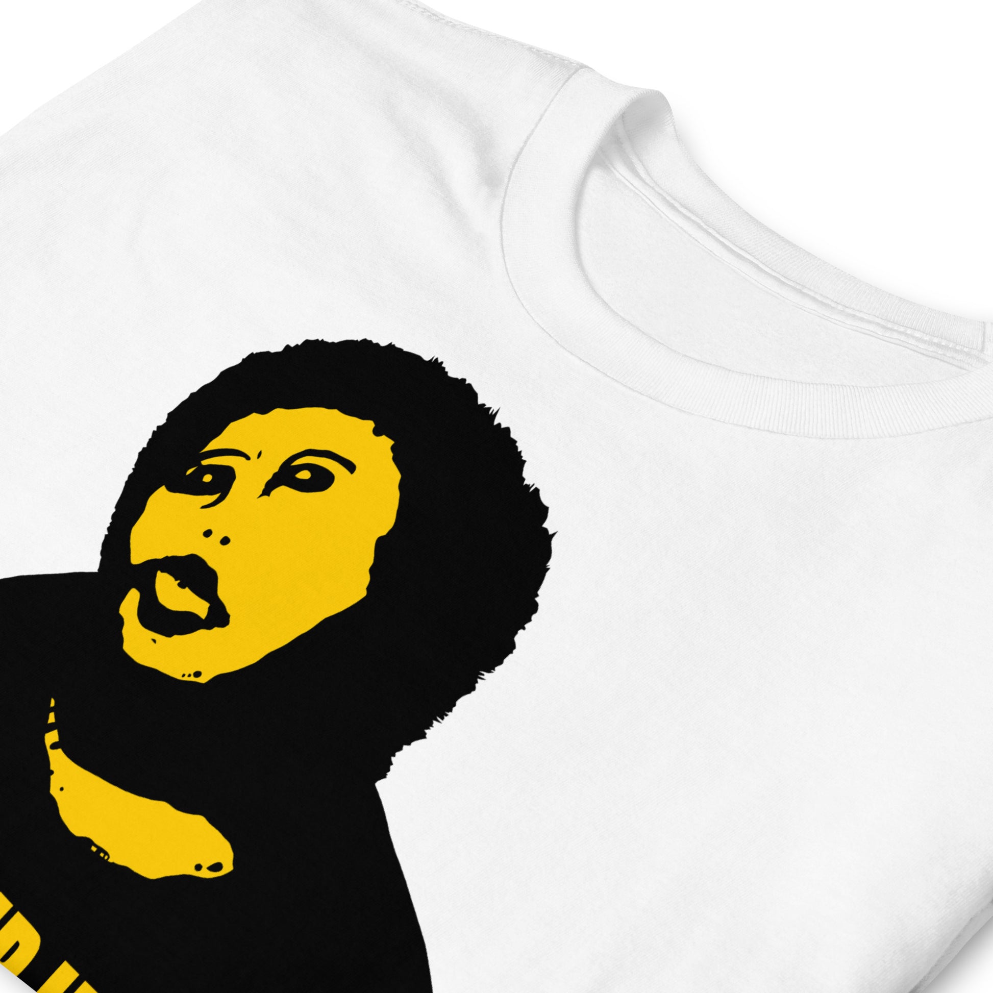 detalle de camiseta kill your idols ecce homo de borja en color blanco