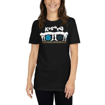 mujer con camiseta korova milk bar a clockwork orange negra