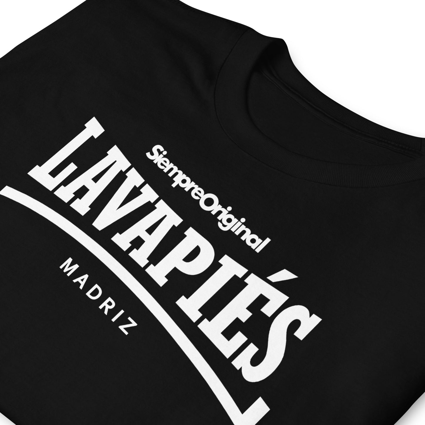 detalle de camiseta lavapies madrid negra