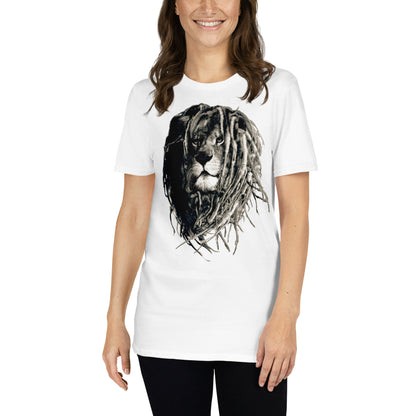 mujer con camiseta leon rasta reggae blanca